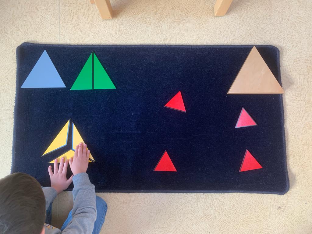 Les triangles constructeurs